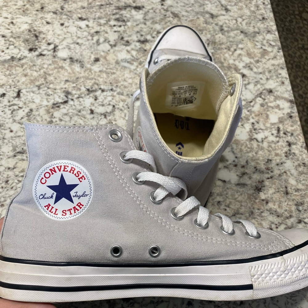 Grey converse- like new- size 7 men’s & 9 women’s